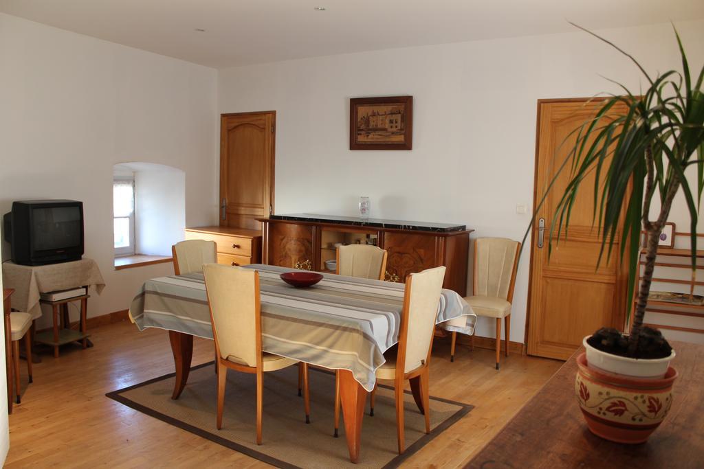 La Loge Du Chateau Saint-Dier-dʼAuvergne Esterno foto