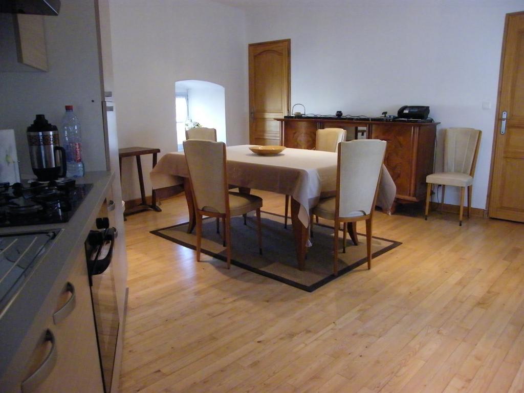 La Loge Du Chateau Saint-Dier-dʼAuvergne Esterno foto