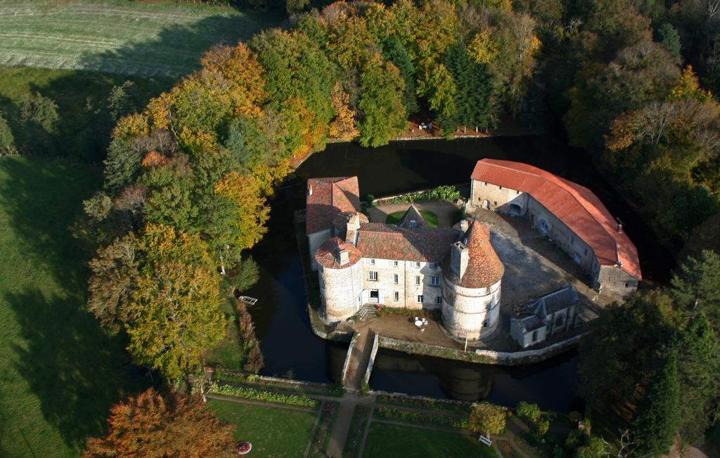 La Loge Du Chateau Saint-Dier-dʼAuvergne Esterno foto